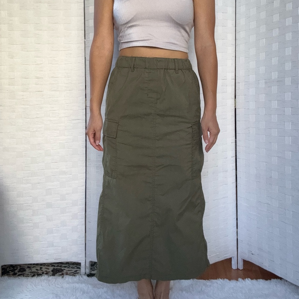 UNIQLO green cargo maxi skirt